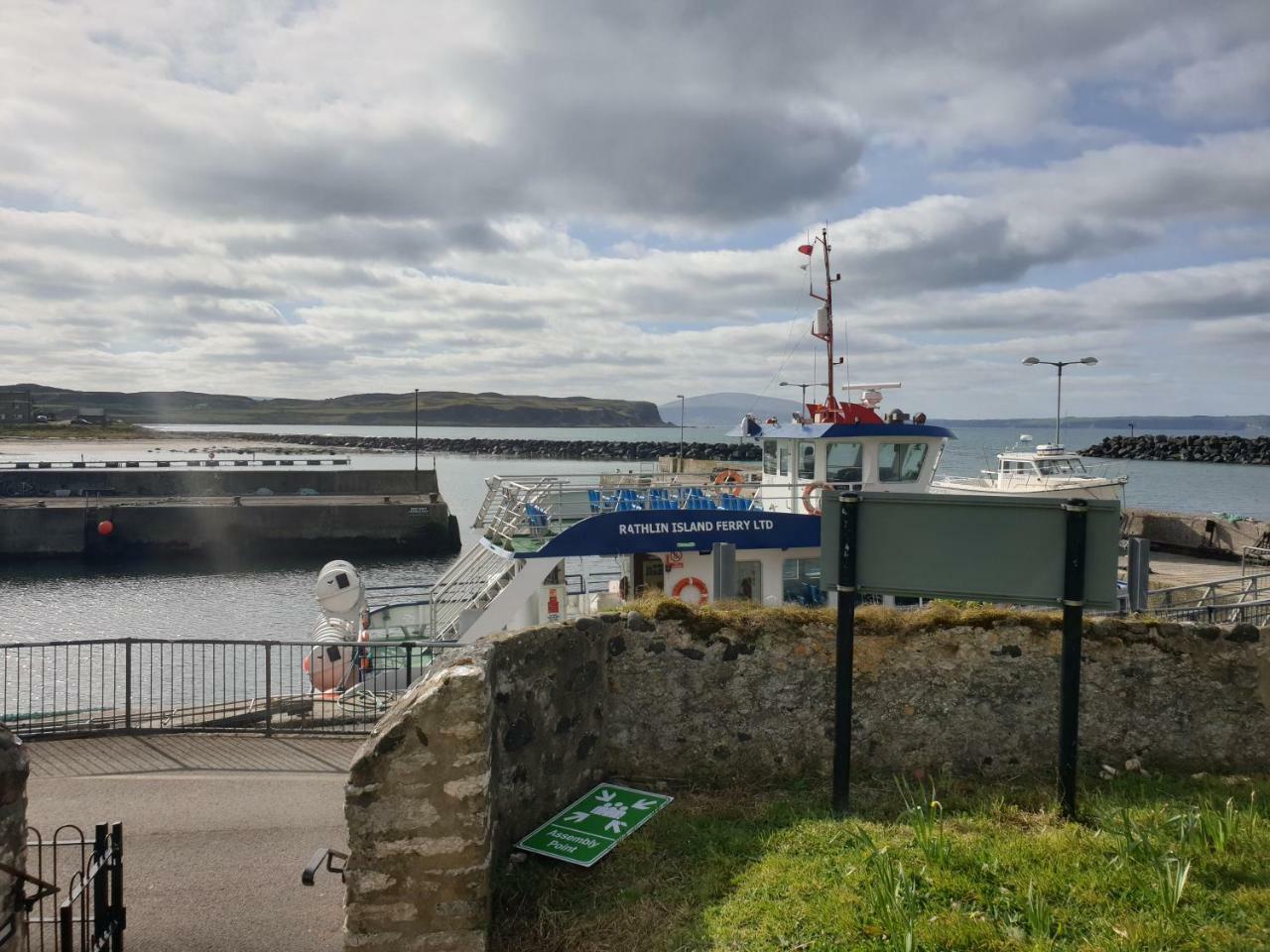 巴利卡斯尔 Manor House Rathlin Island酒店 外观 照片