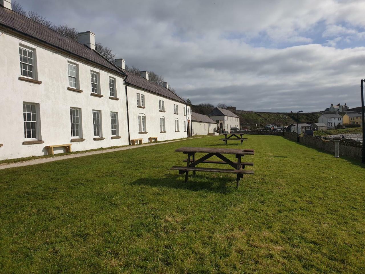 巴利卡斯尔 Manor House Rathlin Island酒店 外观 照片