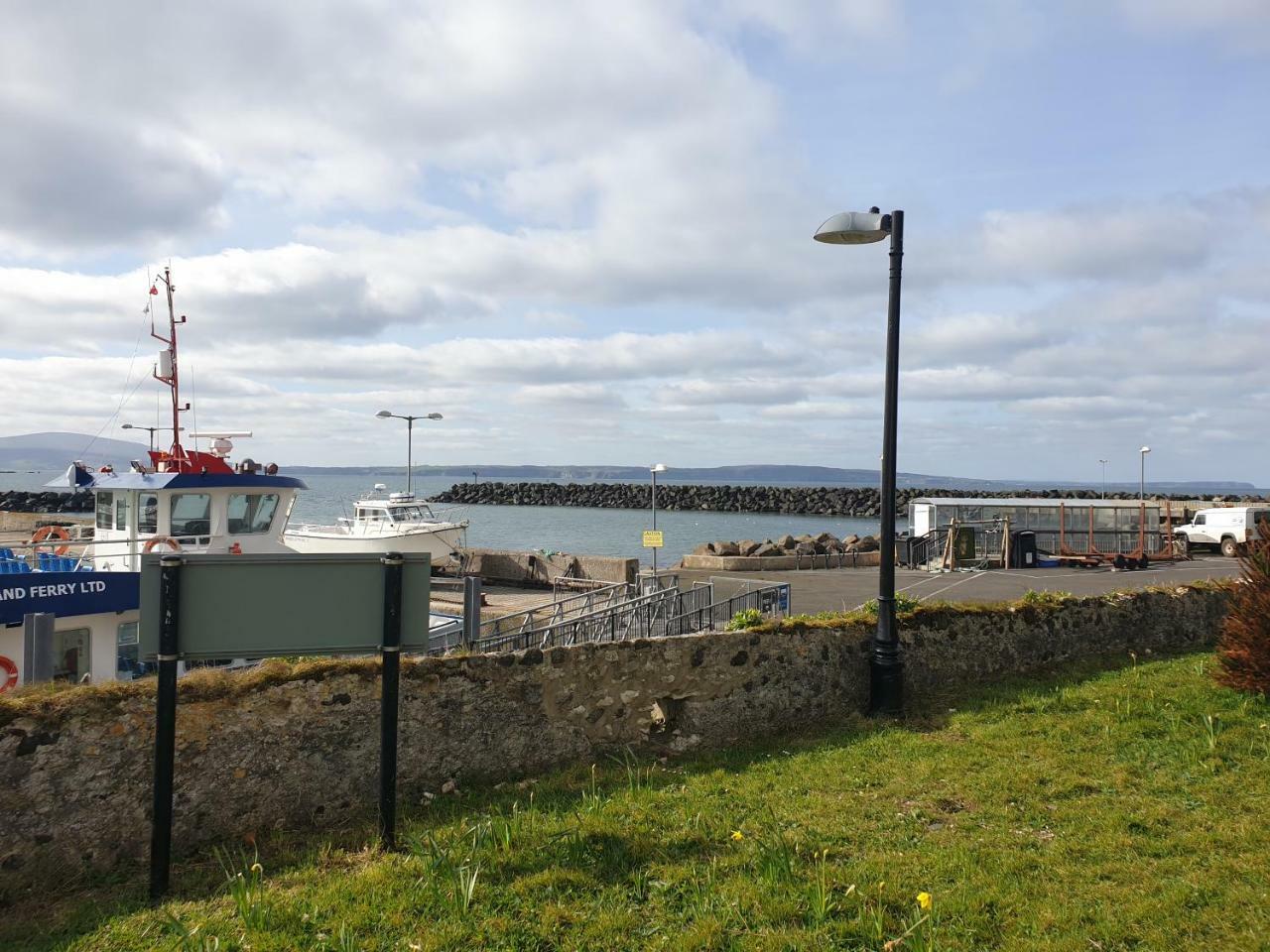 巴利卡斯尔 Manor House Rathlin Island酒店 外观 照片