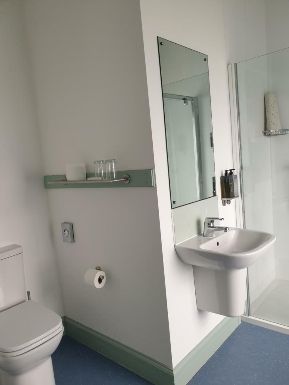 巴利卡斯尔 Manor House Rathlin Island酒店 外观 照片