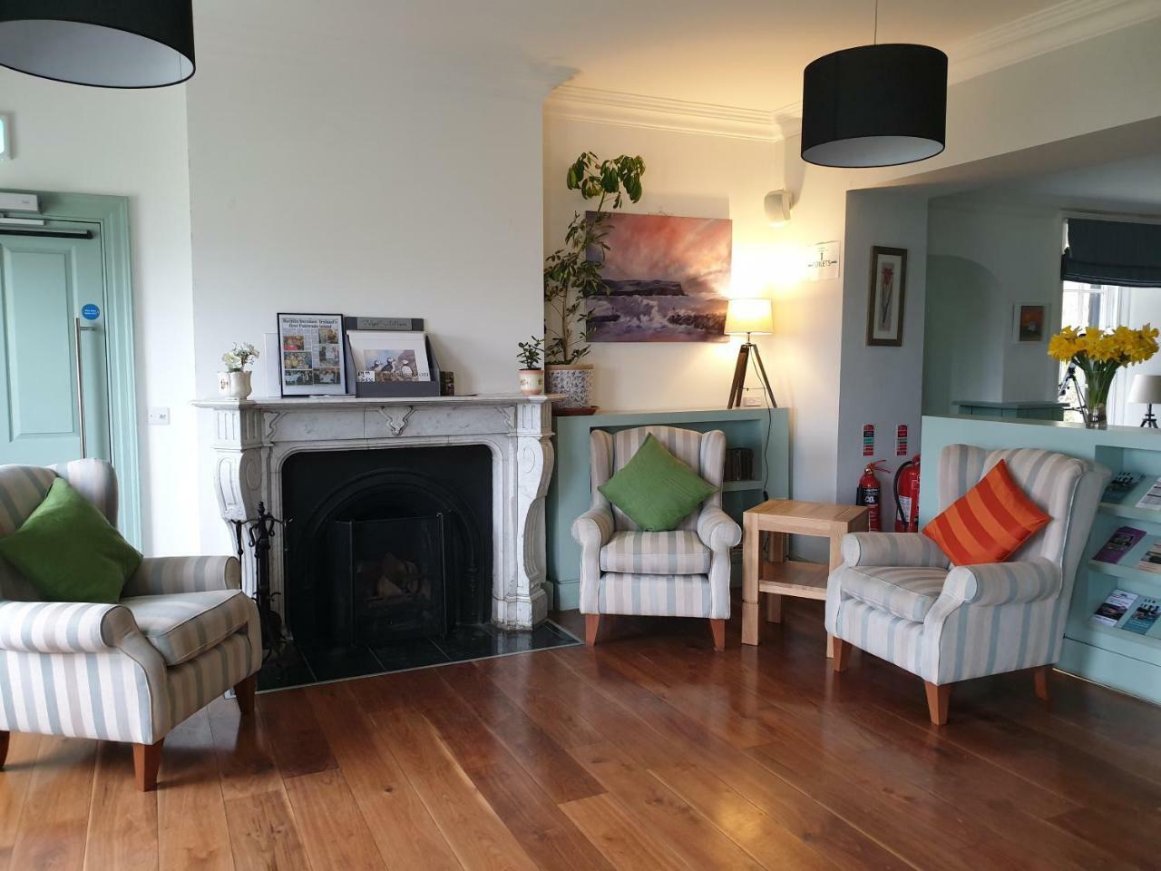 巴利卡斯尔 Manor House Rathlin Island酒店 外观 照片